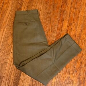 Vintage Levi’s Men’s Olive Dress Pants - Classic Tailored Fit